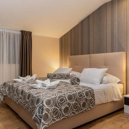 Hotel Tomazici Santalezi Eksteriør billede