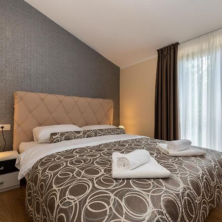 Hotel Tomazici Santalezi Eksteriør billede