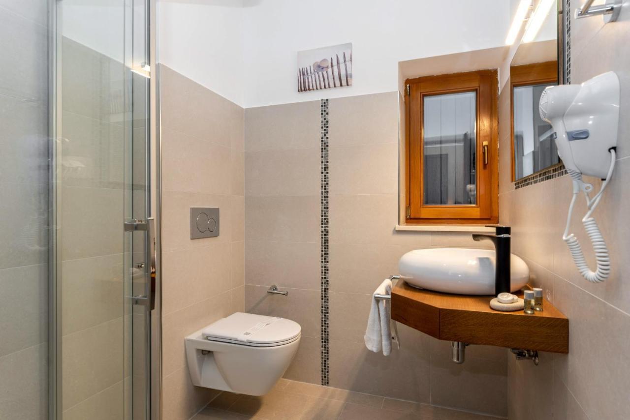 Hotel Tomazici Santalezi Eksteriør billede