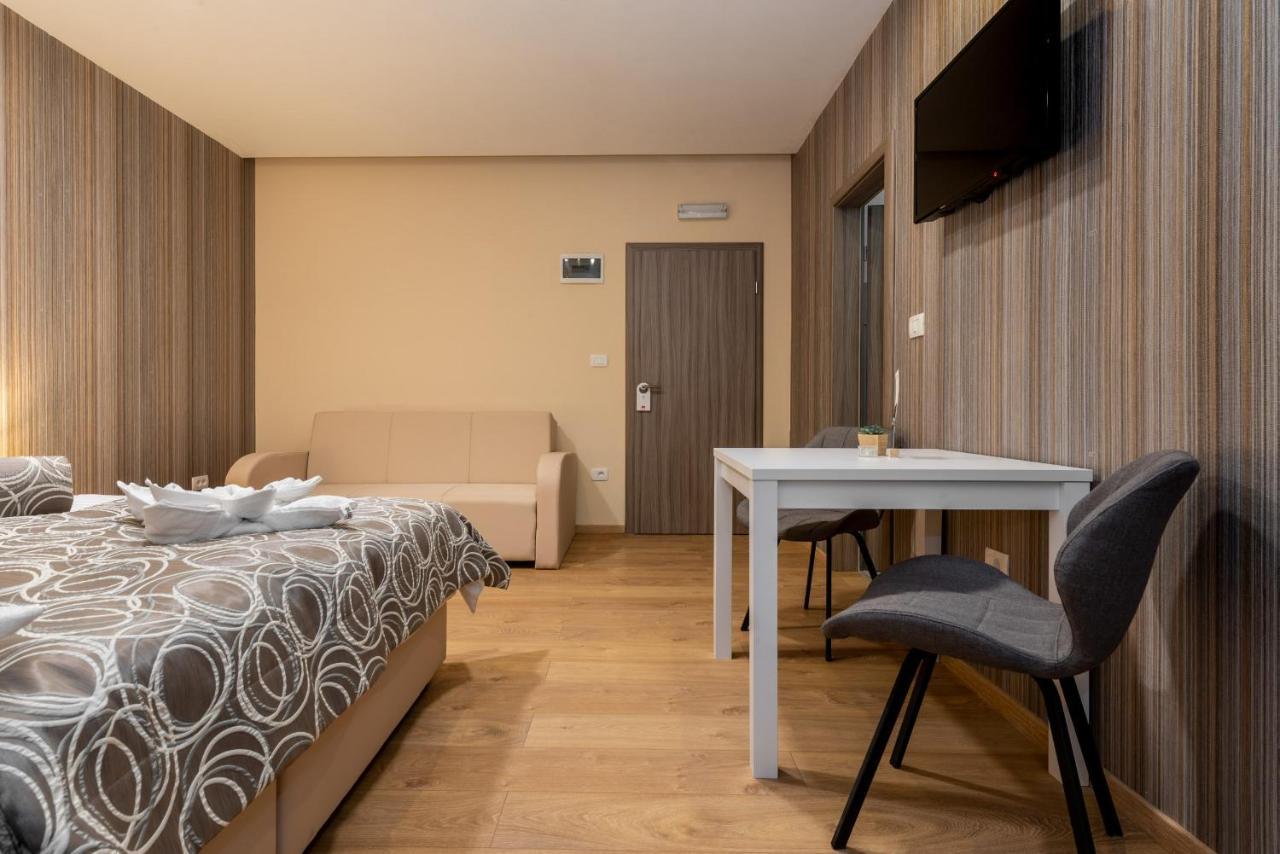 Hotel Tomazici Santalezi Eksteriør billede