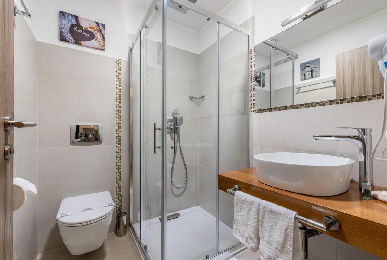 Hotel Tomazici Santalezi Eksteriør billede